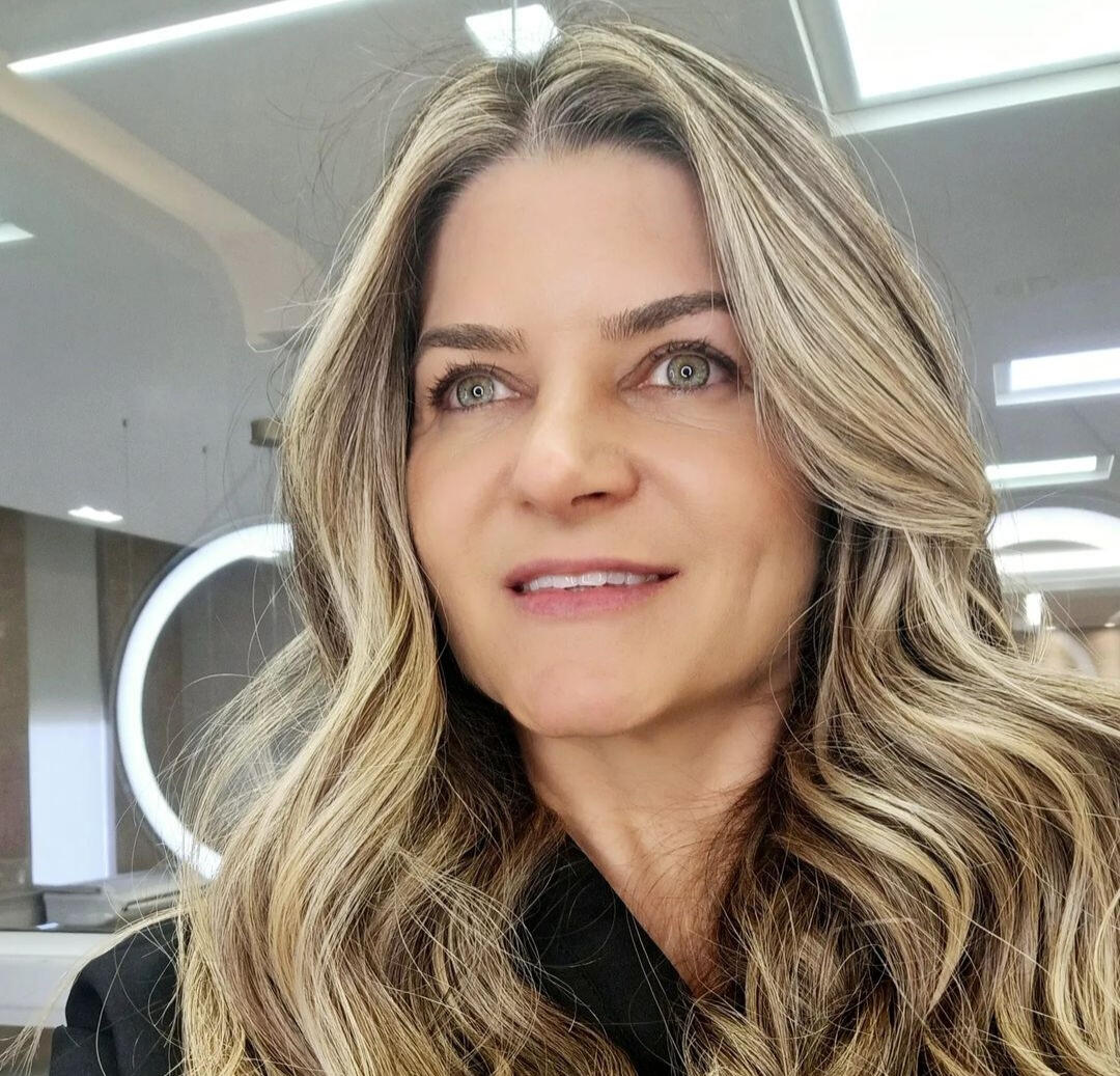 @rosana_r_alvarenga - Já tive aulas de inglês com a professora Pérola e ela é uma excelente professora de inglês. Tem um vasto conhecimento da língua inglesa, com rico vocabulário e no uso das regras gramaticais. Além disso, tem uma didática incrível.